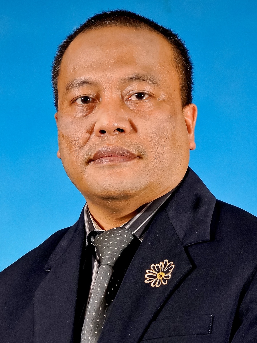 ZAIFRI HUSIN... Pengarah Jabatan Kebudayaan dan Kesenian Negara (JKKN) Cawangan Sarawak